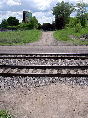 Informal Chatsworth crossing of rail tracks